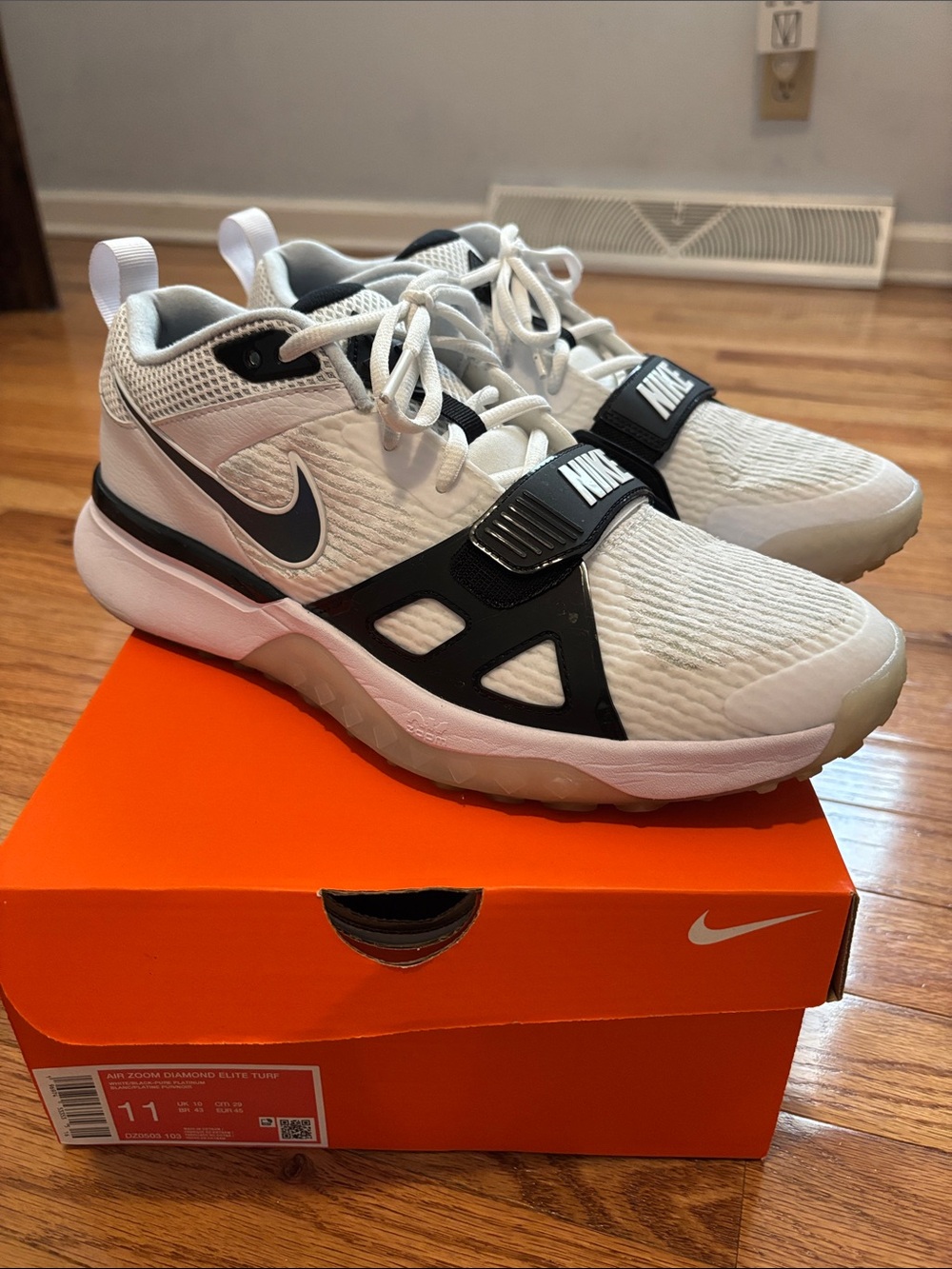 Nike Air Zoom Diamond Elite Turf White and Black Baseball Sneakers with Strap